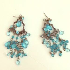 Fun pierced earrings in blue chandelier style